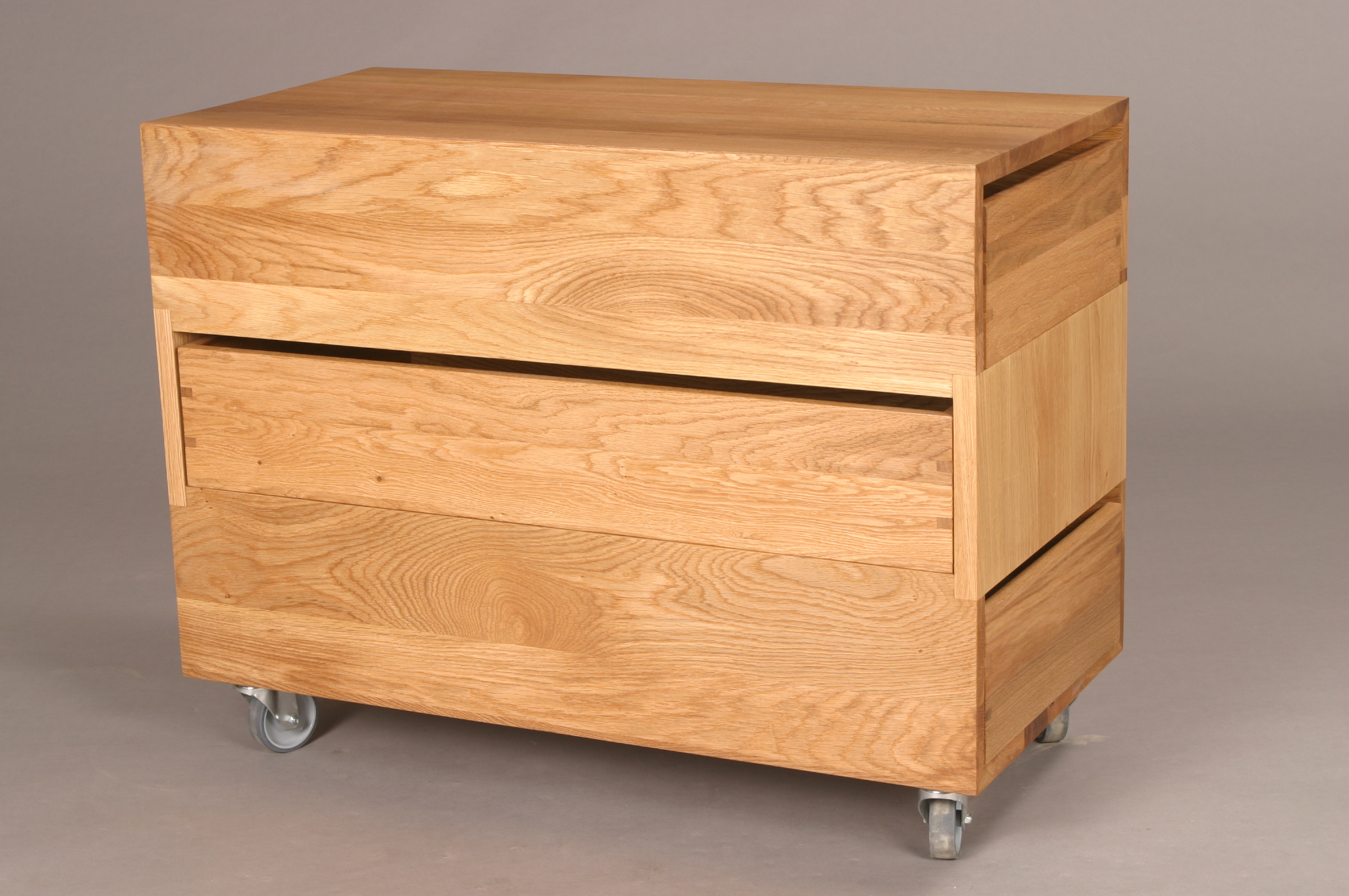 FORTUNA closed side view